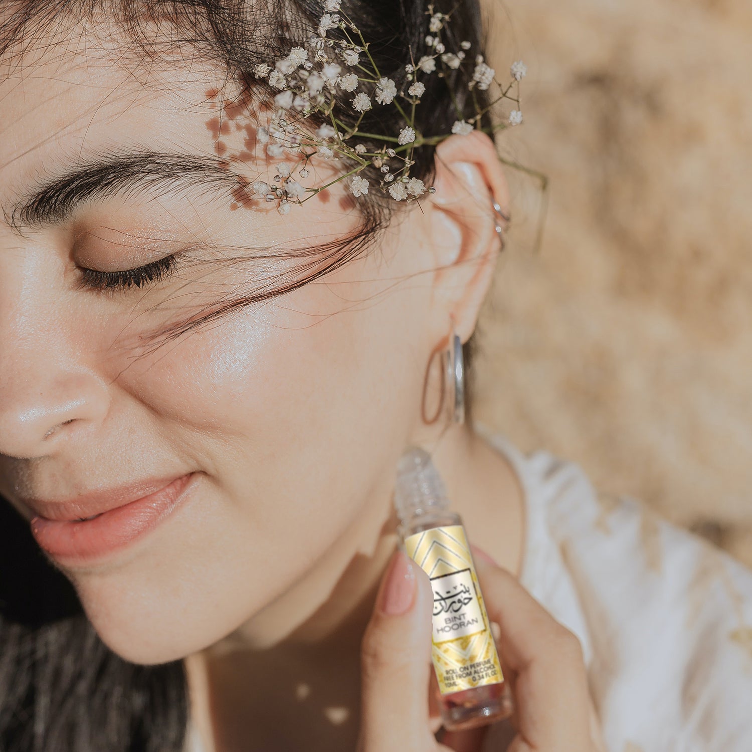 Bint Hooran 10ml Oil Roll On for Women Ard Al Zaafaran women female applying the roll on on to the kneck