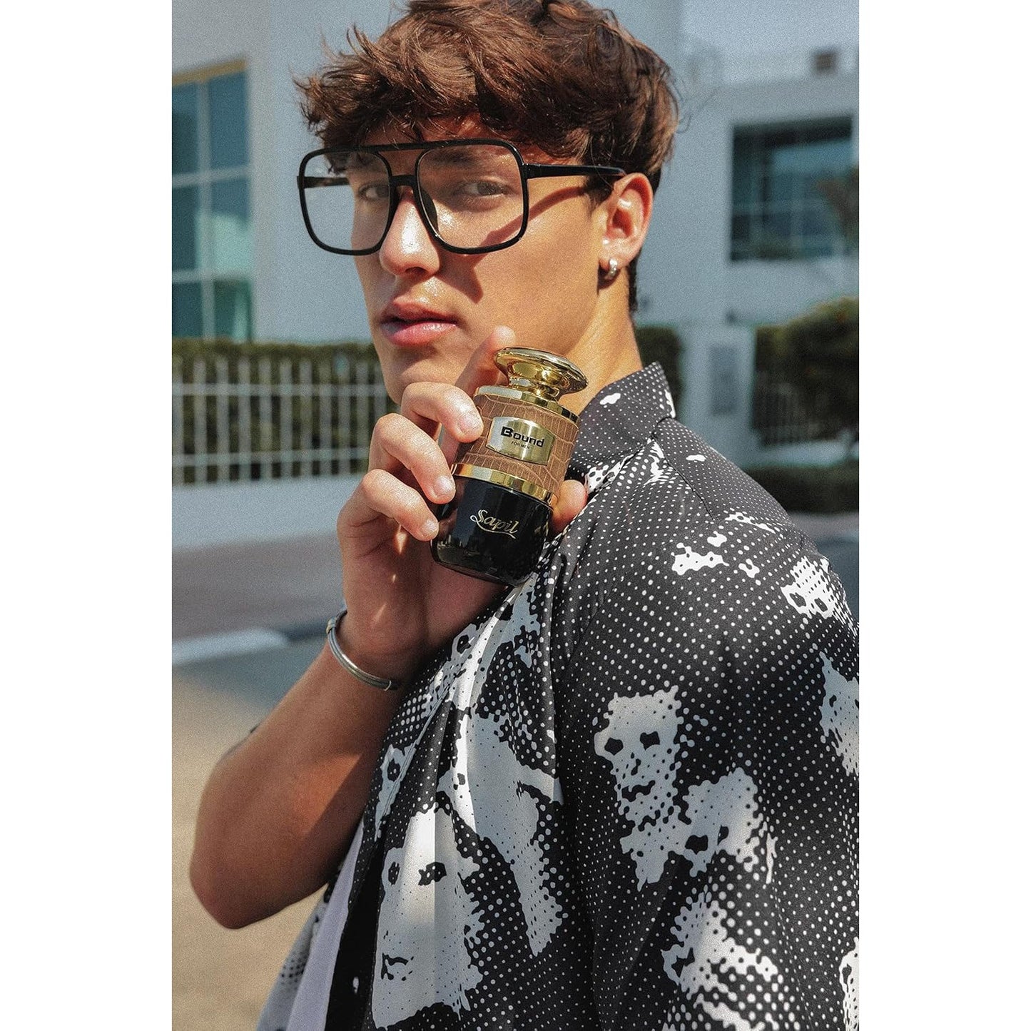 Sapil Bound Gift Set 100ml Eau de Toilette casual pose