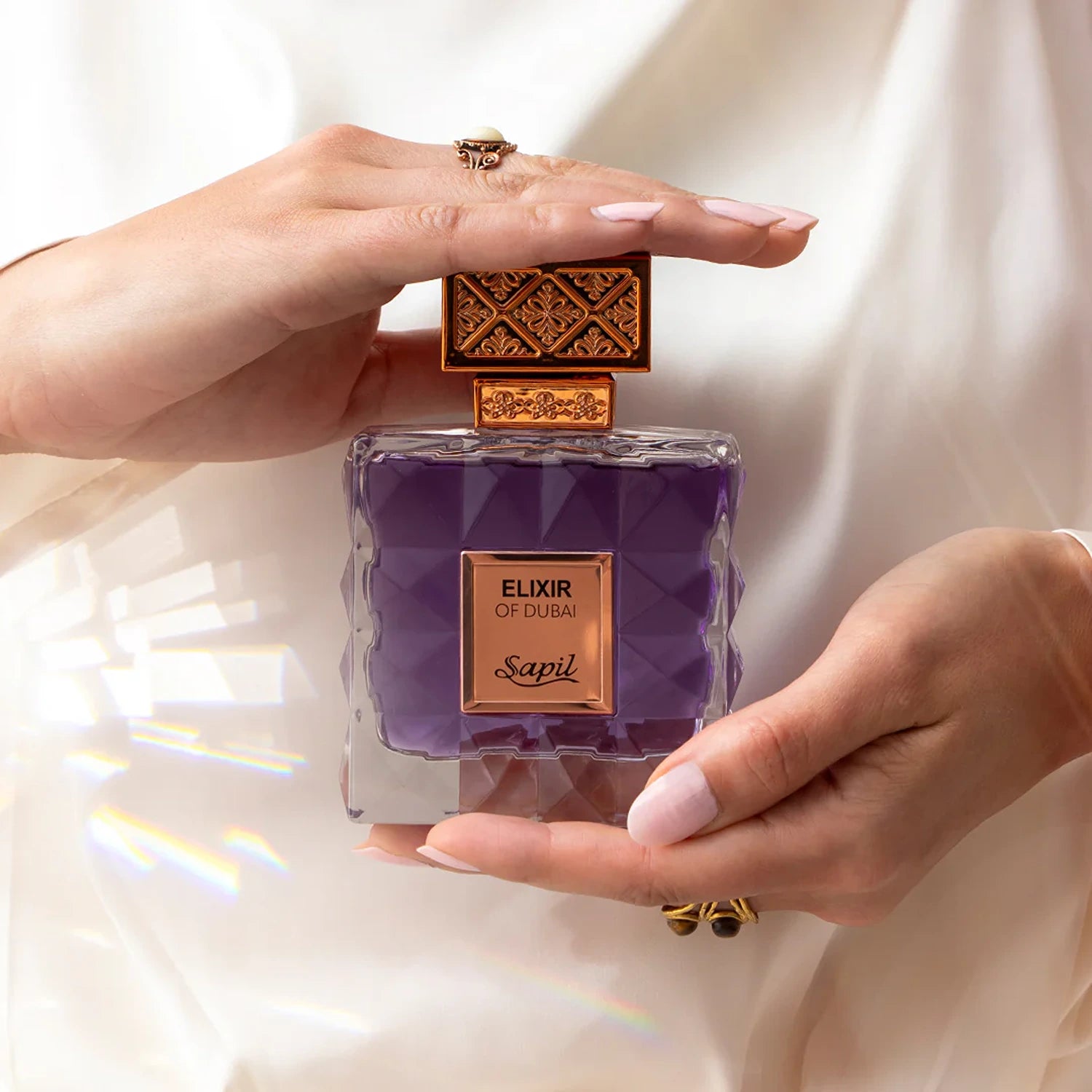 Sapil Elixir Of Dubai 100ml Eau de Parfum closeup in hand