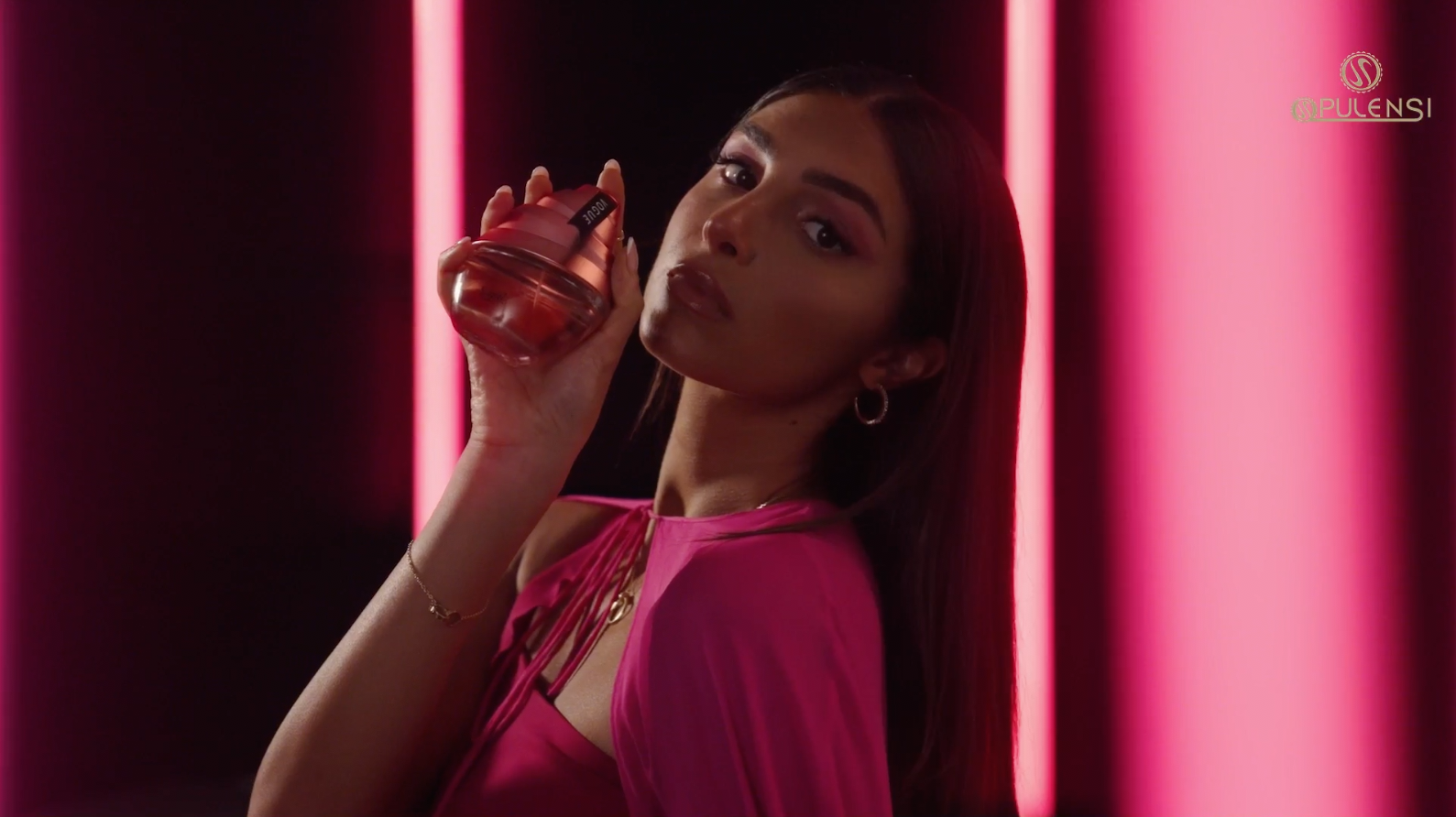 Load video: Barakkat Rouge 540 perfume collection from fragrance world promo video